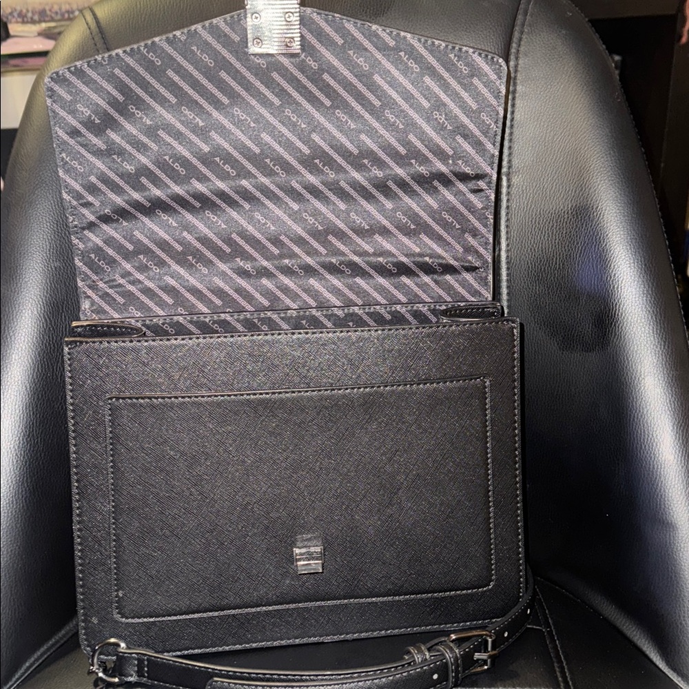 Aldo Elegant Black Chain Strap Handbag with Card Holder - Picture 5 of 11